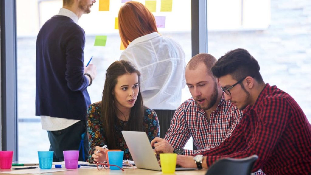 Grupo de jóvenes emprendedores